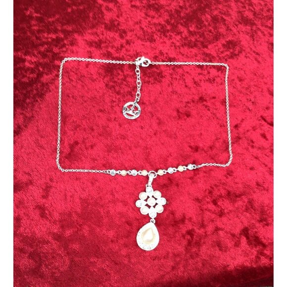 Crown Trifari Cream Faux Pearl with Rhinestone Accents 15" Silver Tone Metal Nec - Picture 3 of 4